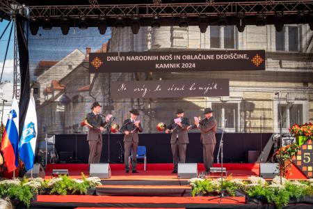 Veselo razpoloženje tudi na drugi festivalski dan Dnevov narodnih noš in oblačilne dediščine v Kamniku (14)